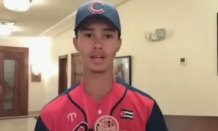 Alejandro Cruz, Joven Estrella del Béisbol Cubano, Persigue un Futuro en las Grandes Ligas